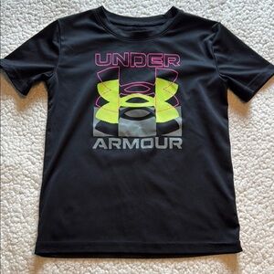 Under Armour Kids Black Graphic T-Shirt size 7